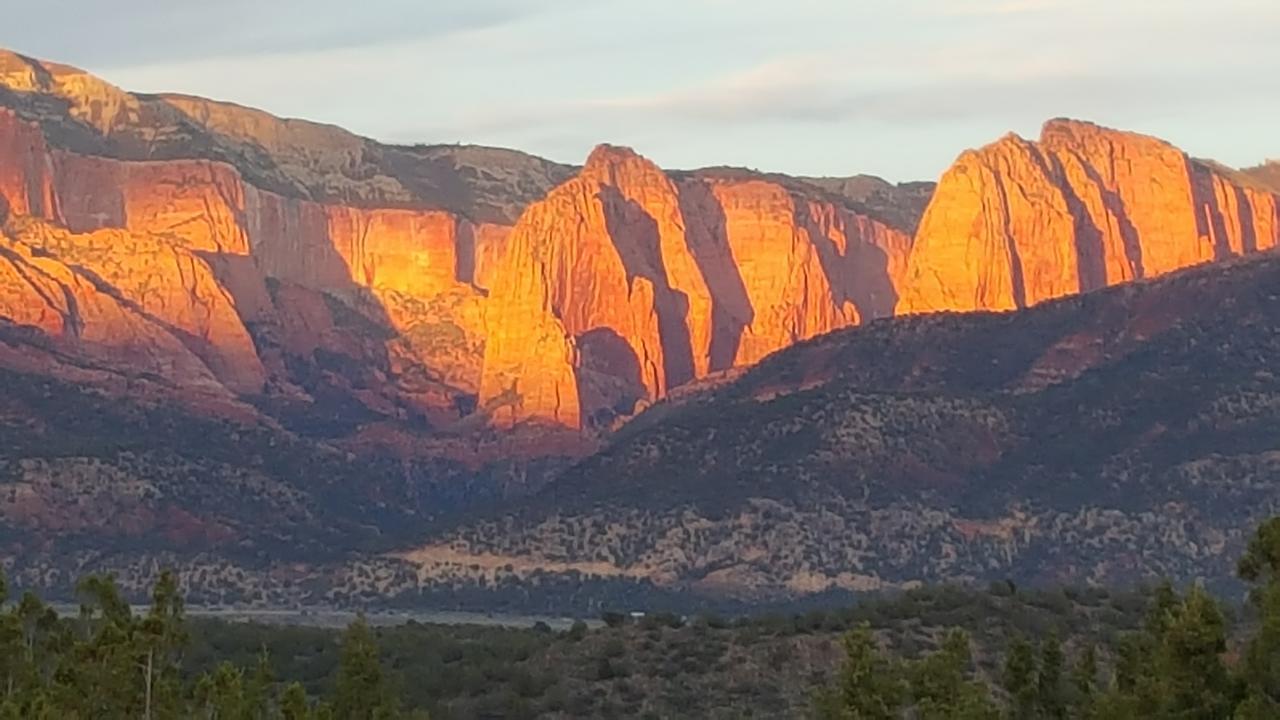 Harmony Belle At Kolob Canyon Bed & Breakfast New Harmony ภายนอก รูปภาพ